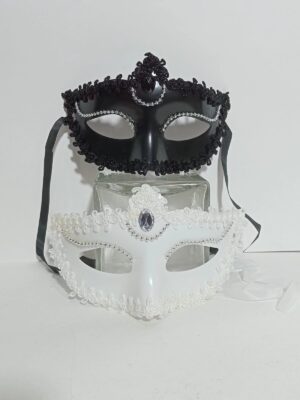 ANTIFAZ IMPORTADO BLANCO/NEGRO CON APLIQUE