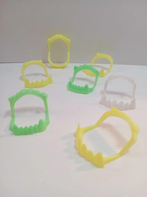 DIENTES DRACULA MULTICOLOR FLUO STASIO x12u.