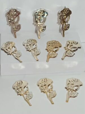 APLIQUE MULTIUSO ROSA CON HOJA PLASTICA DORADA  x 24 u.