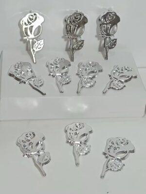 APLIQUE MULTIUSO ROSA CON HOJA PLASTICA PLATEADA x 24 u.