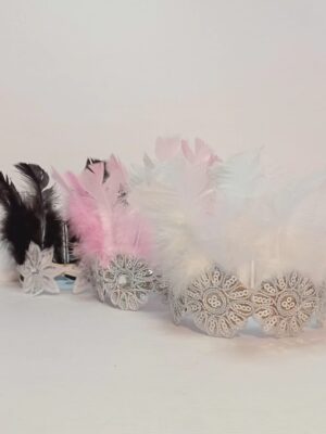 VINCHA CARIOCA FLOR/ESTRELLA CON PLUMAS x1 ART.17/18