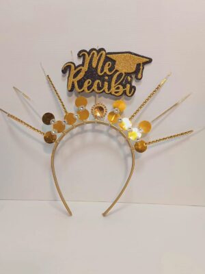 VINCHA ME RECIBI GOMA EVA CON LENTEJUELA Y STRASS x1